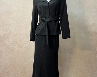 Vintage-Kostümset in meliertem Anthrazit | Elegantes Blazer- und Maxirock-Set mit Gürtel | Minimalistisches Wollmischgewebe