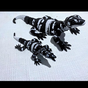 3D Printed Articulated Realistic Lace Monitor Lifelike Moving Reptile Toy Desk Companion Model Unique Collectible Gift for Reptile Lover
