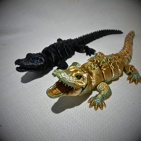 Articulated 3D Printed Alligator With Opening Mouth and Glass Eyes