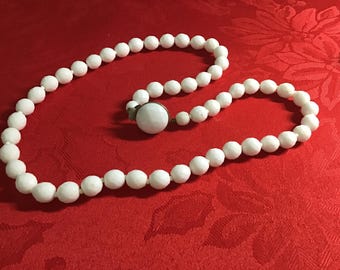 Collar vintage de cuentas facetadas de vidrio blanco – 50,8 cm de largo