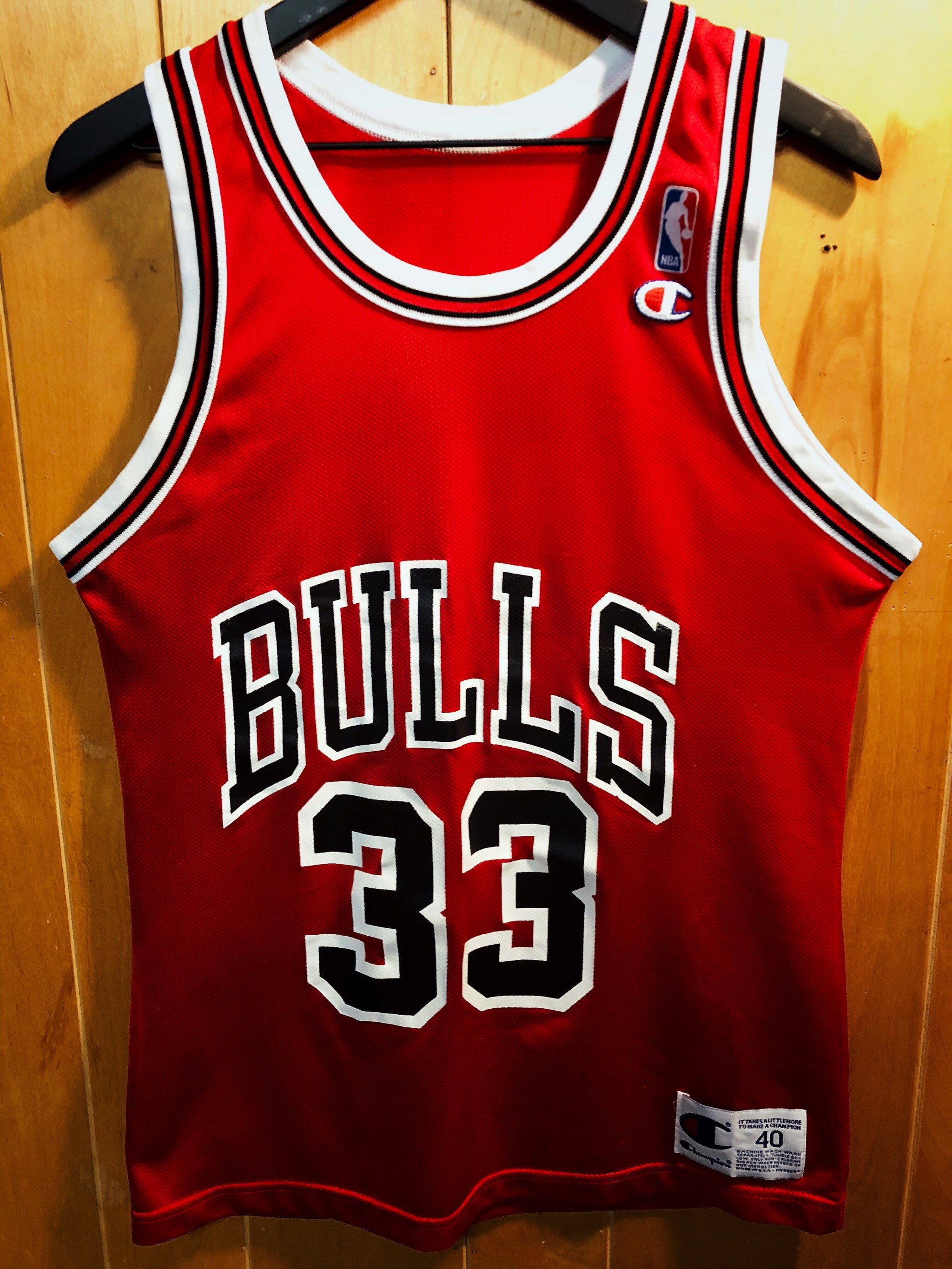 Scottie Pippen Chicago Bulls Signed Autographed Red #33 Jersey