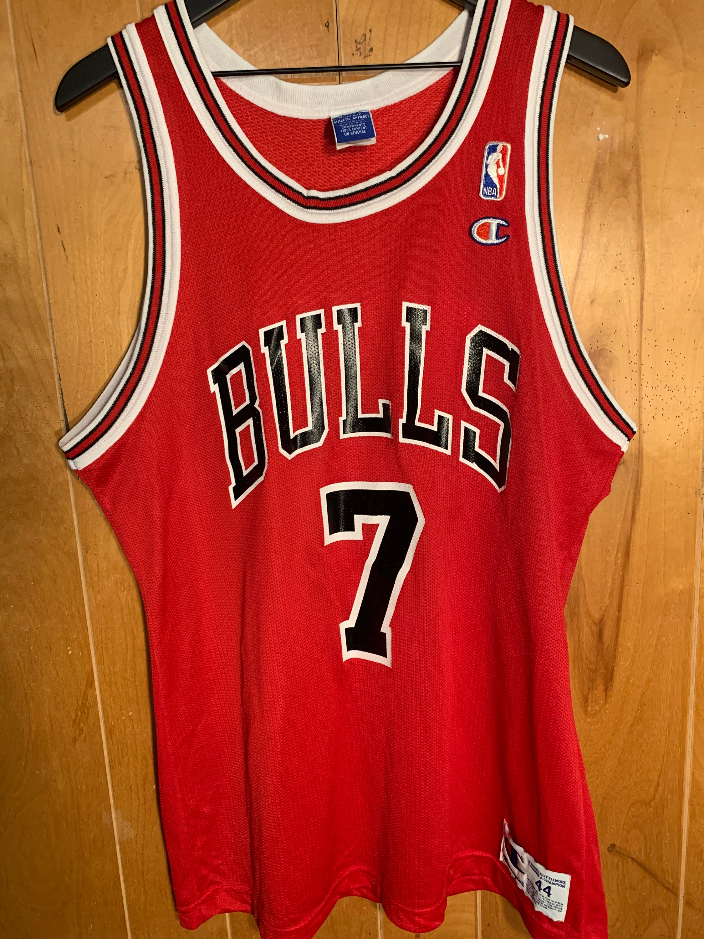 Chicago Bulls Toni Kukoc Autographed White Jersey HOF 21 JSA Stock  #215748 - Mill Creek Sports