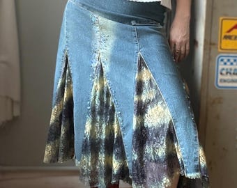 Vintage Y2K Denim Midi Skirt | 2000s Boho Lace Panel Pleated Flare with Blue Tie‑Dye Inset Western | Size M