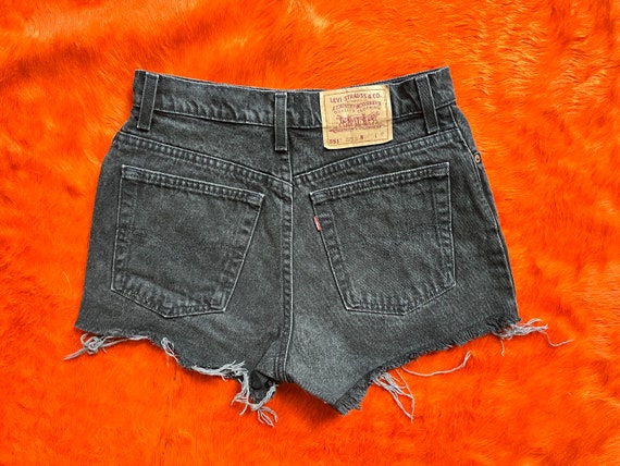 90s vintage Levis 551 hi waist denim shorts cutof… - image 4