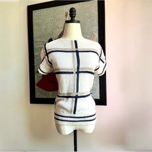 Vintage 90er Jahre Leinen Strick Top | Boxy Fit Flügelärmel | Navy & Beige Karo auf Off-White | Adretter Minimalist | Grösse S/M
