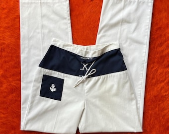 Pantalones marineros vintage de los años 60 / Pantalones blancos y azul marino con cordones en la parte delantera / Pantalones náuticos de talle alto y pierna ancha / Estilo marítimo mod / Talla W26