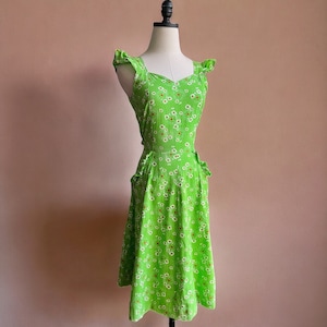 Vintage 60s Apron Dress | Sweetheart Cotton Ruffle Midi | Lime Green Floral | Cottagecore Picnic | Size S