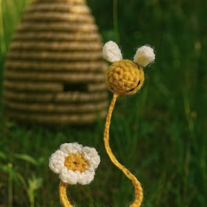 Benny the Busy Bumblebee Bookmark • Amigurumi Crochet Bookmark Pattern PDF | Cute Spring Bee Gift | Quick & Easy DIY Book Buddy