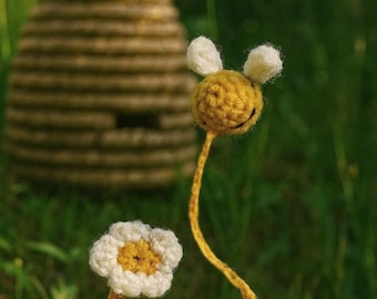 Crochet Bumblebee Bookmark Pattern • Amigurumi Bee & Daisy (PDF Pattern)