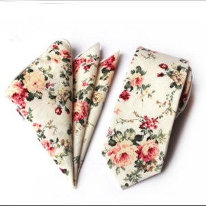 Floral Wedding Tie Matching Pocket Square Set, Floral Ties for Groomsman, Flower Print Tie, Groomsmen gifts