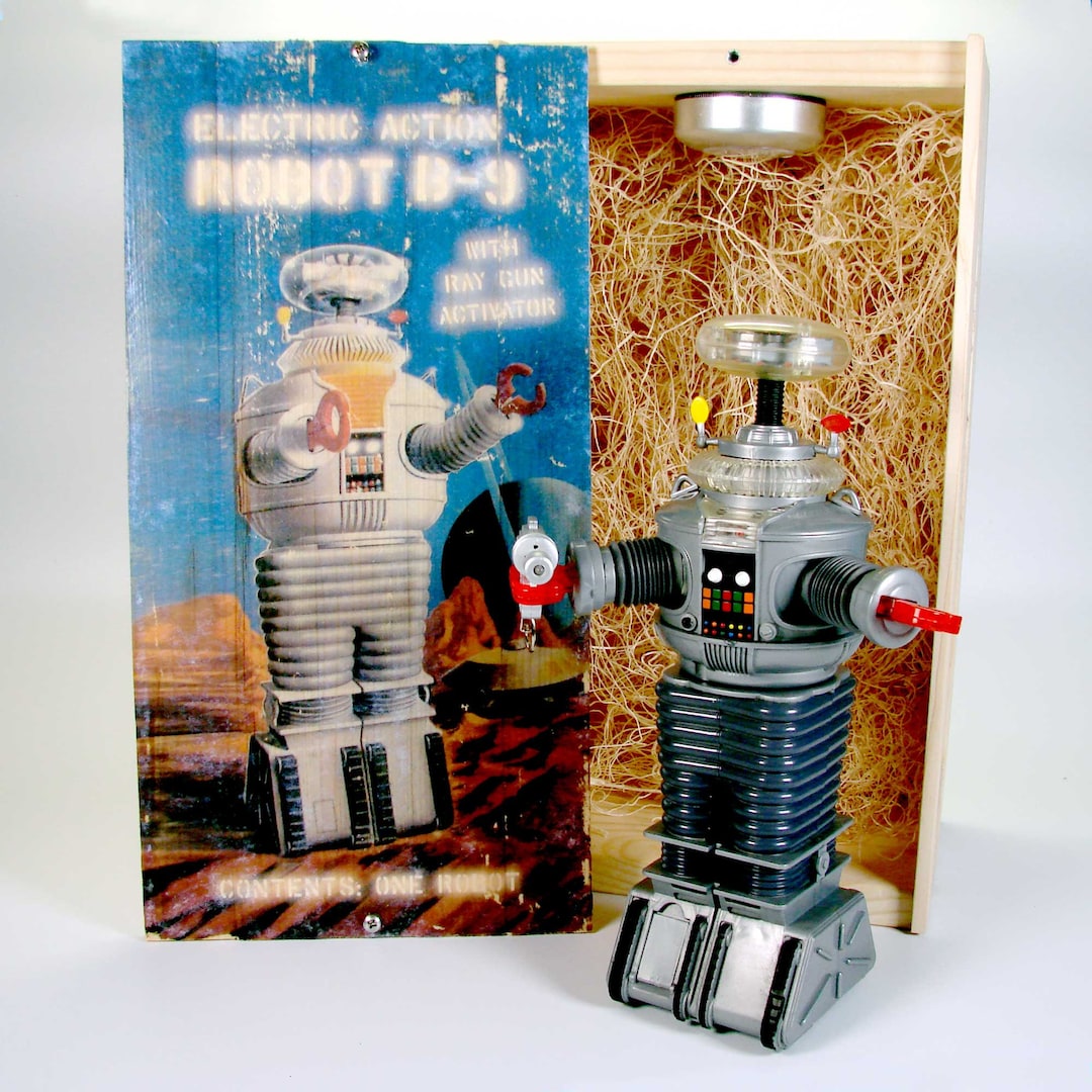 Lost in Space フライデー ROBOT b-9 フィギュア Amazon.com: DIAMOND SELECT TOYS Lost in Space: Electronic