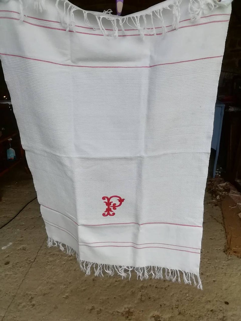 A set of 4 waffle tassled hand towels