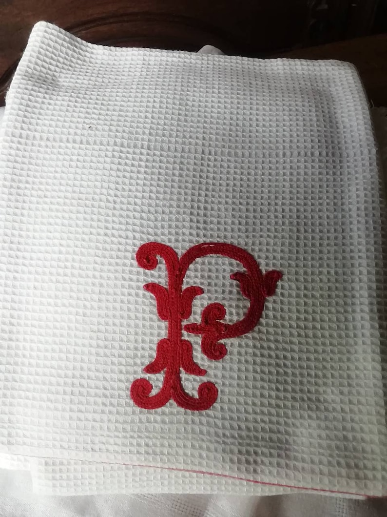 A set of 4 waffle tassled hand towels