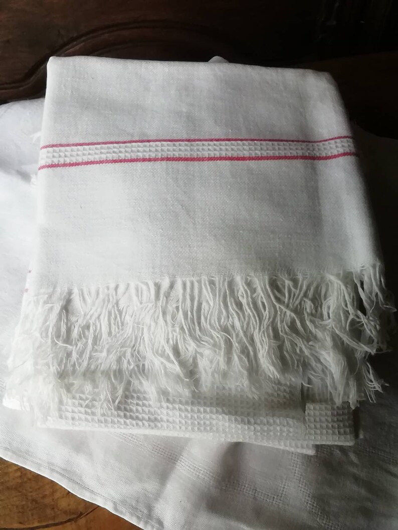 A set of 4 waffle tassled hand towels