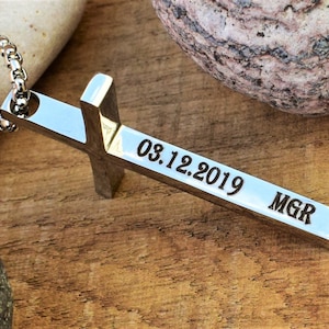personalisiertes Kreuz Halskette Männer personalisiertes graviertes Kreuz individuelle Männer Kreuz Anhänger religiöses Kreuz Taufgeschenk Taufe Initialen