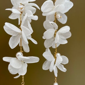 Ohrringe mit konservierten Blumen und Süßwasserperlen JOANNA weiß Bild 7