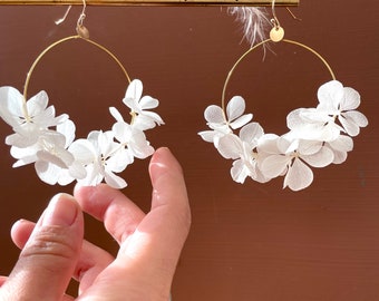 preserved flower earrings --ROMY white