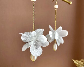 boucles d'oreilles fleurs stabilisées et perle d’eau douce -- LOUISE blanc