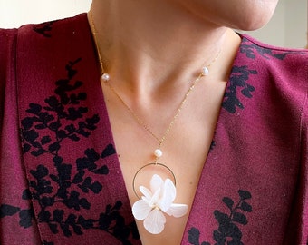 Collier fleurs stabilisées et perle d’eau douce et--LOLA