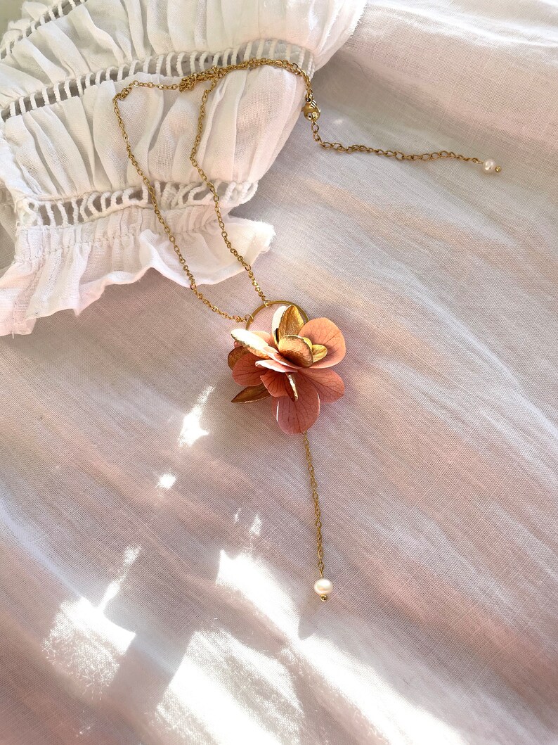 Collier fleurs stabilisées et perle deau douce etZOÉ vieux rose or image 7