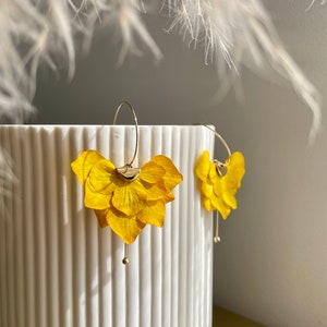 Preserved flower earrings -- LAURA yellow ginkgo