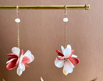 boucles d'oreilles fleurs stabilisées et perle d’eau douce -- LOUISE blanc terracotta