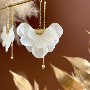 stabilized flower earrings — PIA white