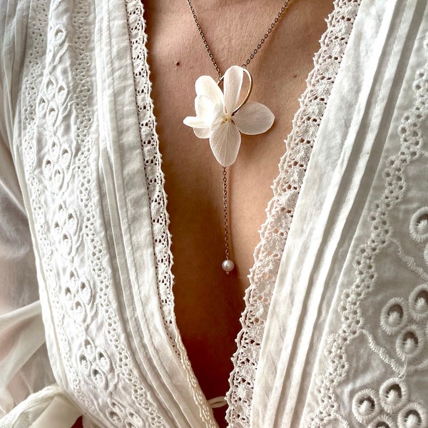 Collier fleurs stabilisées et perle d’eau douce et--ZOÉ blanc