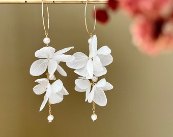 boucles d’oreilles fleurs stabilisées et perle d’eau douce — JOANNE blanc