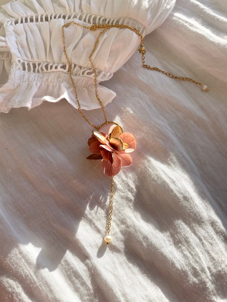 Collier fleurs stabilisées et perle deau douce etZOÉ vieux rose or image 9