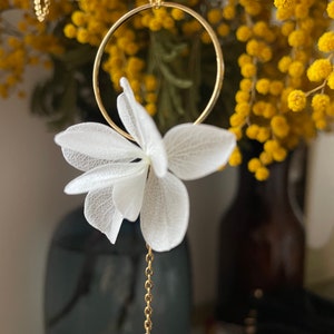 Collier dos nu fleurs stabilisées perle deau douce et swarovskiALICE image 6