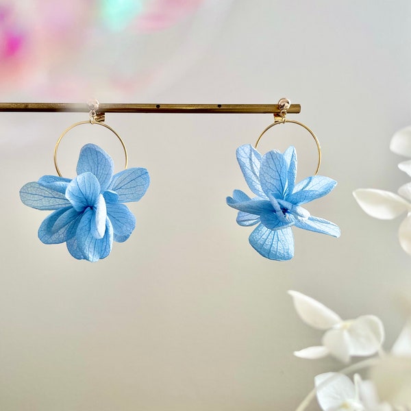 Boucles d'oreilles fleurs stabilisées -- JULIA bleu clair