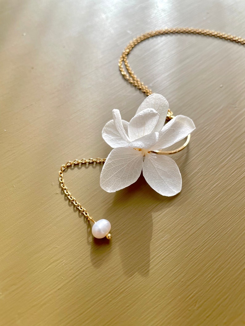 Collier fleurs stabilisées et perle deau douce etZOÉ blanc image 5