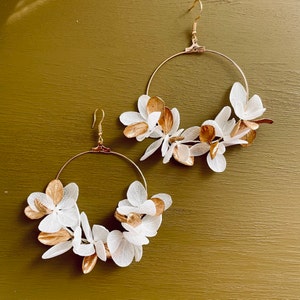 Preserved flower earrings -- CHLOÉ white gold