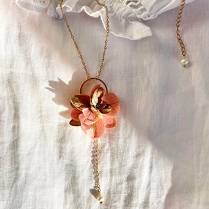 Collier fleurs stabilisées et perle deau douce etZOÉ vieux rose or image 2