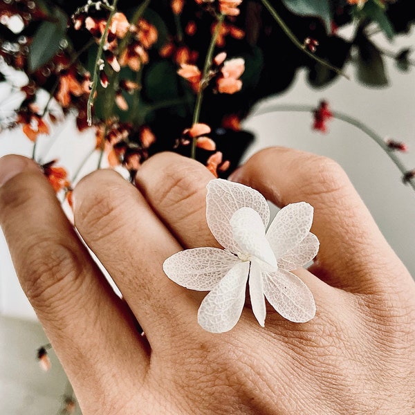 Bague fleurs stabilisées--LISA blanc