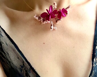 Collier ras du cou fleurs stabilisées --YVONNE fuchsia rose