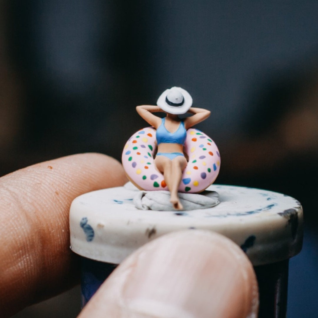 Miniature Action Mini Figures Women in Pool Diorama HO Scale 1/87 ...