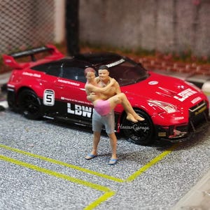Miniature Figure Couple V2 Skala 1/64 Diorama Honeymoon Miniatur Painted Mini Resin 1:64 Special Gift