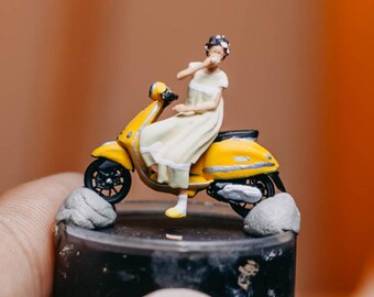 Miniature Action Figure Diorama Woman Riding Motorcycle Vers#2 Scale 1:87 Decoration Mini Resin 1/87