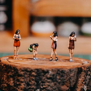 Miniature Mini Figure Diorama Girls Party Scale 1:87 No Preiser Decoration