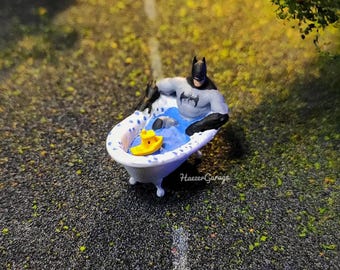 Miniature Action Figure Bat Man Bath Mini Diorama Diecast Scale 1/64