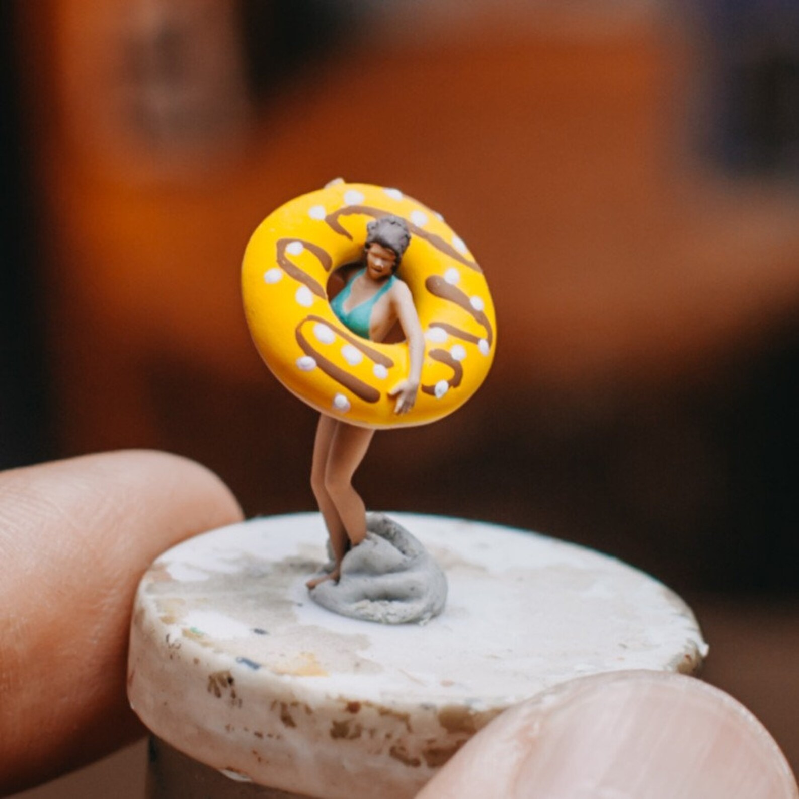 Miniature Action Mini Figures Women in Pool Diorama HO Scale 1/87 ...
