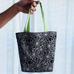 EASY Beginners Reversible Trick or Treat Tote Bag Sewing Tutorial | DIY | Pattern | Halloween Bag | PDF | Beginner Sewing Project