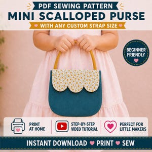 Könnte beinhalten: Ein PDF-Schnittmuster für eine kleine Tasche mit Wellenklappe, einem senfgelben Griff und einem Blumenmuster. Der Text lautet: PDF SEWING PATTERN MINI SCALLOPED PURSE WITH ANY CUSTOM STRAP SIZE, BEGINNER FRIENDLY, PRINT AT HOME, STEP-BY-STEP VIDEO TUTORIAL, PERFECT FOR LITTLE MAKERS, INSTANT DOWNLOAD PRINT SEW.