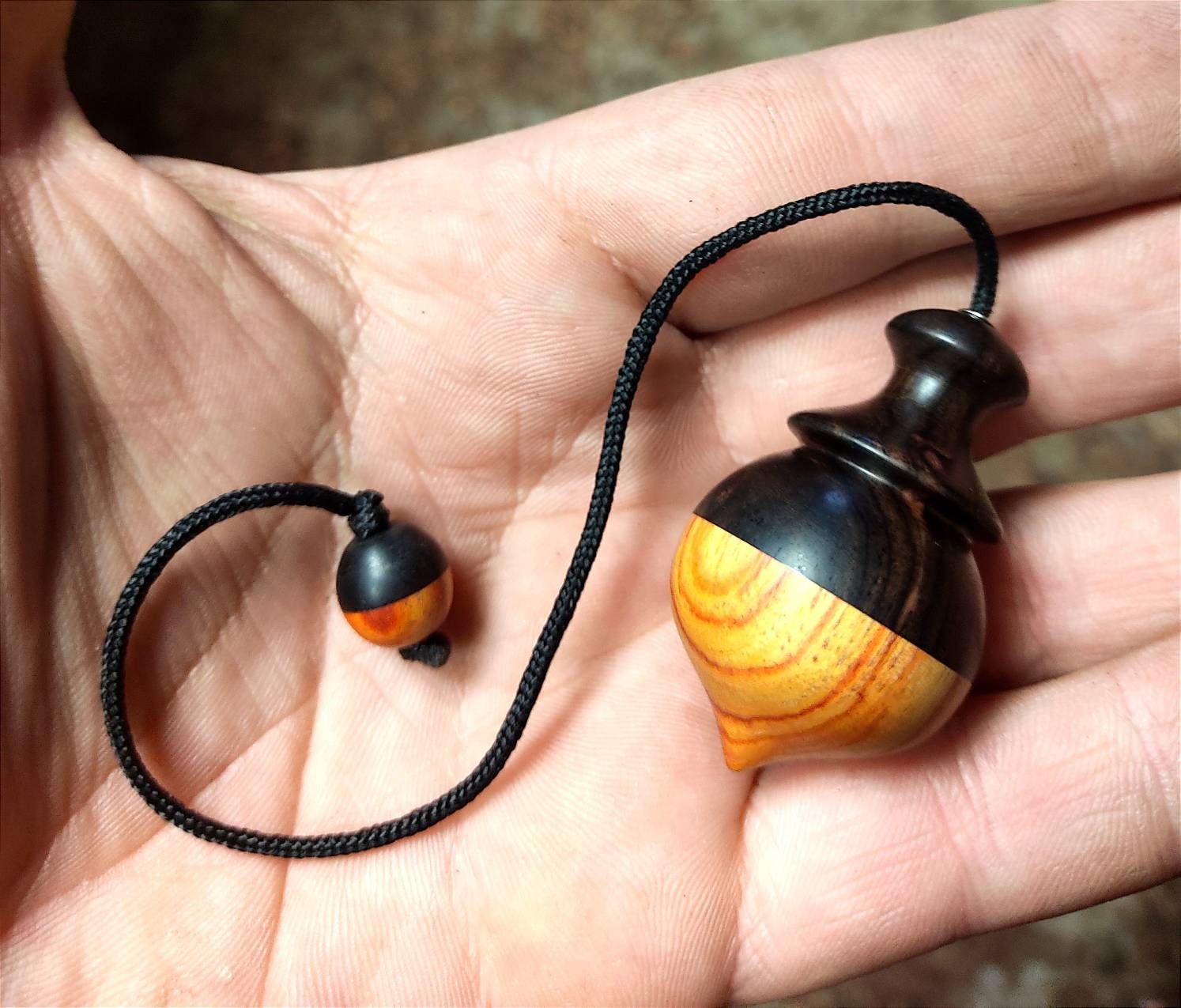 Pendule de Radiesthésie en Ébène Madagascar et Bois Rose