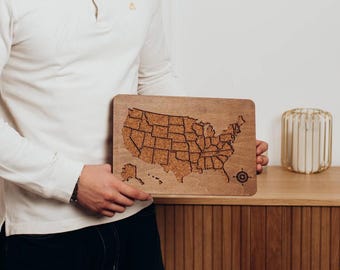 コルクボードに描かれたカスタム木製アメリカ合衆国州別旅行地図、冒険追跡ギフト