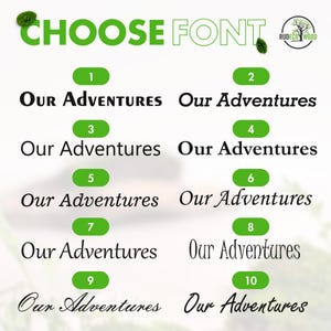 Op de afbeelding: Een lettertype-selectiekaart met de titel CHOOSE FONT en het logo RUDECO WOOD. Het toont tien genummerde opties, waarbij de tekst Our Adventures in verschillende stijlen wordt weergegeven, van dikke schreefletters tot sierlijke cursief.