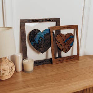 Carte coeur en bois personnalisée, cadeau de fiançailles ou de mariage, cadeau d'interurbain, art mural encadré, décoration de carte notre premier rendez-vous