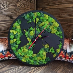 Moos Wanduhr, Weltkarte Uhr, konserviertes Moos, Große Wanduhr, Weltkarte, Vater Geschenk, Moos Wandkunst, Holz Wanduhr
